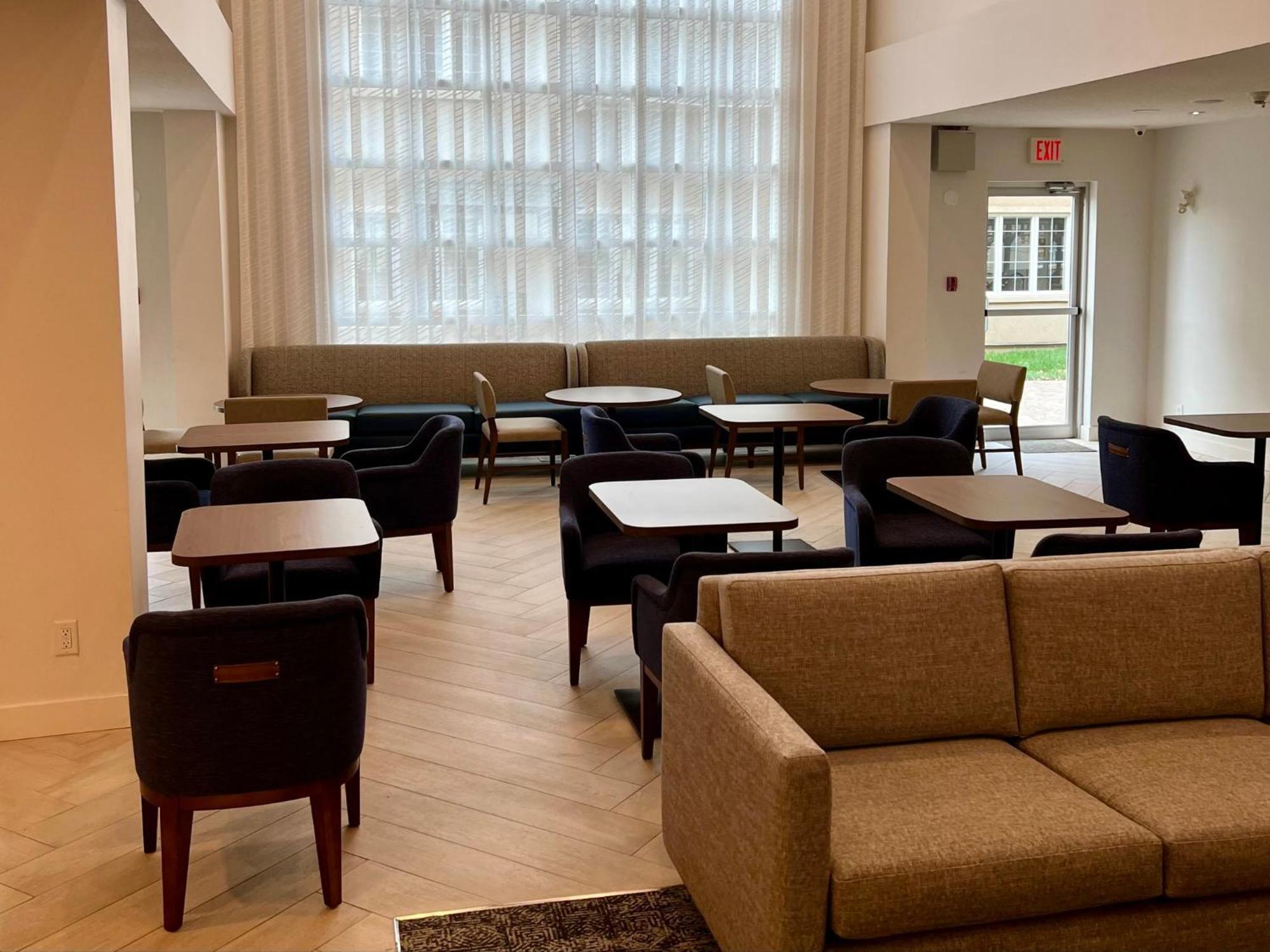 Staybridge Suites - Calgary Airport By Ihg Eksteriør bilde